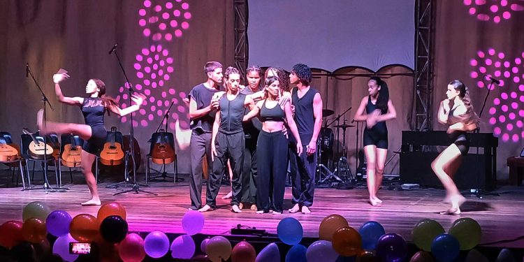 Danza y teatro engalanaron la graduación de la Escuela Provincial de Arte Eduardo Abela Foto JART