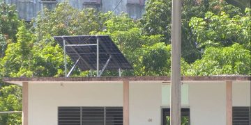 El consultorio médico reforzado de la comunidad José Martí en San Cristóbal opera con un sistema fotovoltaico Foto Yemmi Valdés
