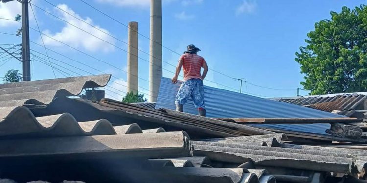 Un total de 20 viviendas fueron afectadas un tornado, en el poblado del Lincoln Foto Dairis Brito