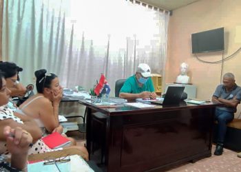 Dayron Uranga Rodríguez, Especialista Principal de la Delegación Municipal del CITMA presenta el proyecto ante el CAM de San Antonio de los Baños