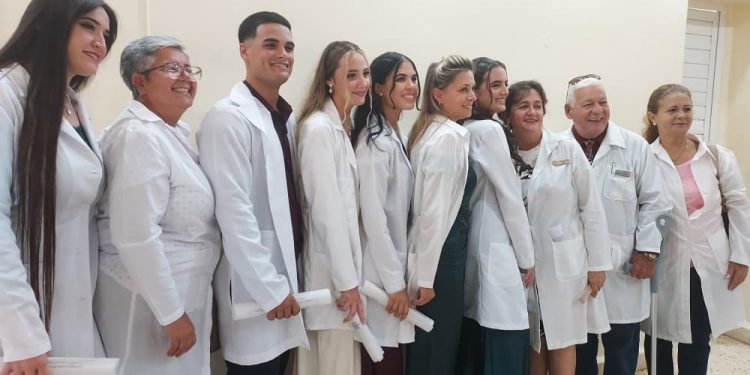 graduación-ciencias-medicas (1)