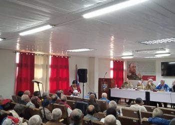 Tributo de combatientes por los cien de Fidel