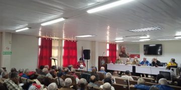 Tributo de combatientes por los cien de Fidel