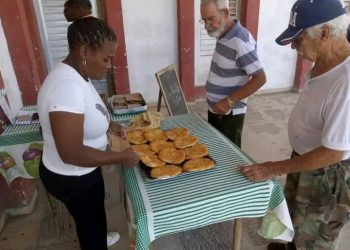 Empresa de Comercio en proceso de cambio y creación